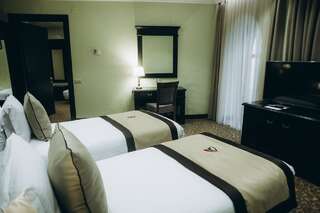 Отель Colosseum Marina Hotel Батуми Семейный номер с балконом-3