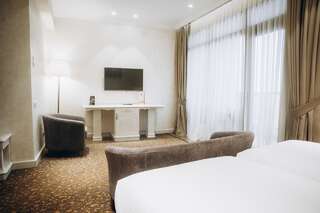 Отель Colosseum Marina Hotel Батуми Улучшенный двухместный номер с 2 отдельными кроватями-2