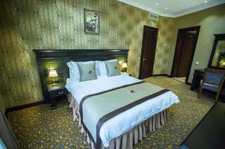 Отель Colosseum Marina Hotel Батуми Представительский люкс-1