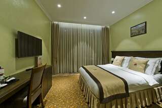 Отель Colosseum Marina Hotel Батуми Стандартный двухместный номер с 1 кроватью-1