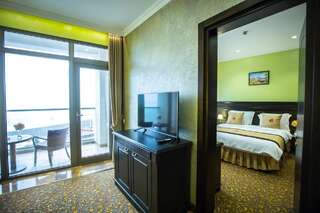 Отель Colosseum Marina Hotel Батуми Семейный номер из совмещенных двухместных номеров с 1 кроватью-6