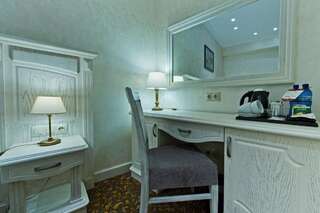 Отель Colosseum Marina Hotel Батуми Улучшенный двухместный номер с 1 кроватью-9