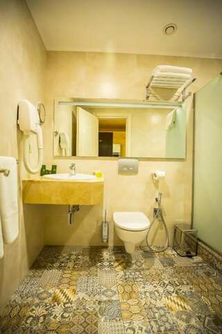 Отель Colosseum Marina Hotel Батуми Улучшенный двухместный номер с 1 кроватью-12